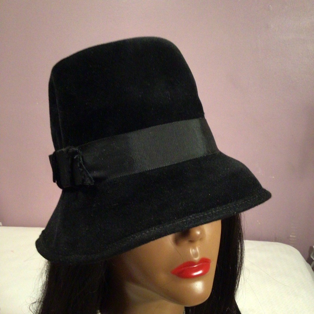 Black vintage bucket hat